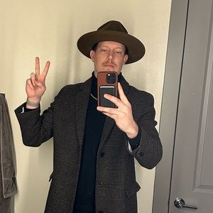 Meet your Posher, Eric